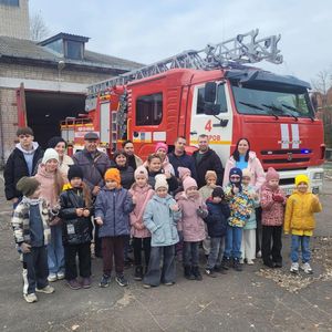 🚒 МАЛЕНЬКИЕ ГОСТИ У НАСТОЯЩИХ ГЕРОЕВ: 1 «Б» КЛАСС В ПОЖАРНОЙ ЧАСТИ № 4